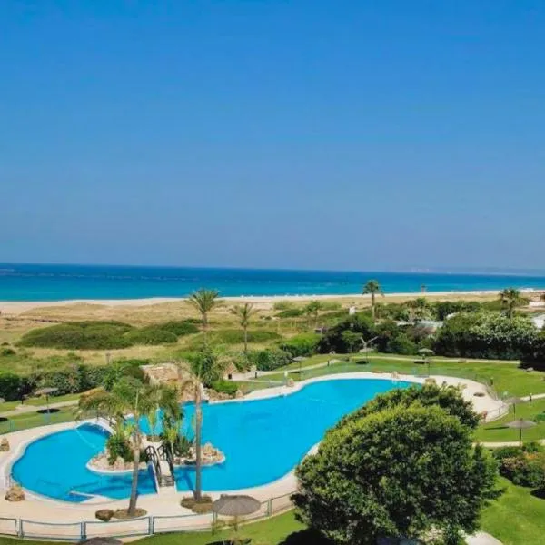 Apartasuites Royal Zahara, Máximo confort con vistas al mar，位于博罗尼亚的酒店