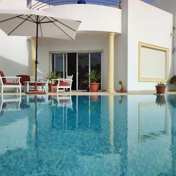 Chambres d'hôtes Conviviales avec piscine privée Chambre Blue Lagune & Suite Azur，位于米多恩的酒店
