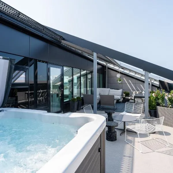 "KANSI" - 15th Floor Penthouse with Jacuzzi & 60m2 Terrace, Hosted by 2ndhomes，位于坦佩雷的酒店