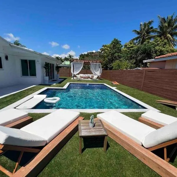 Casa Mondrian- Resort Style Home- Mins to Beaches，位于Biscayne Park的酒店