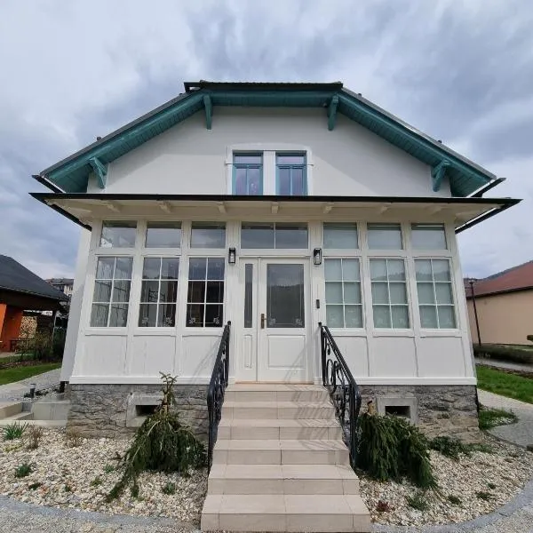 5 stylových apartmánů v srdci Jeseníků，位于卢捷拿纳德德斯努的酒店