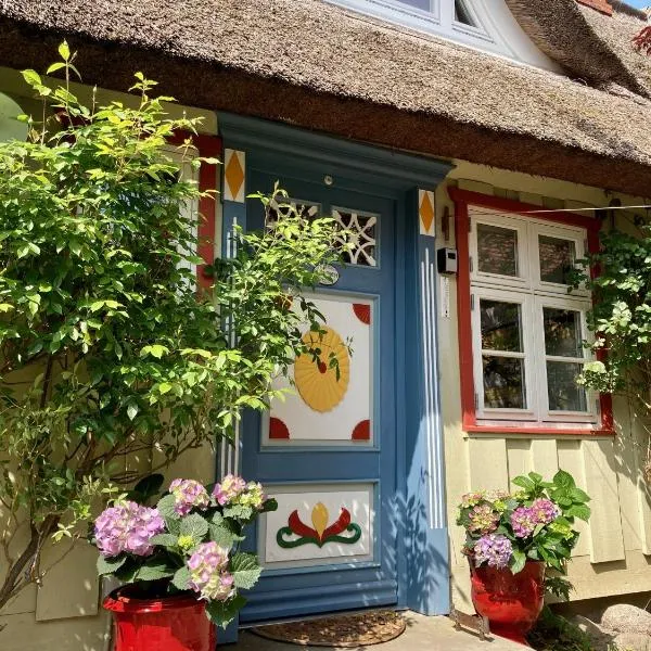 Haus am Hafen - Kaminfeeling unter Reet, Garten mit Terrasse，位于青斯特的酒店