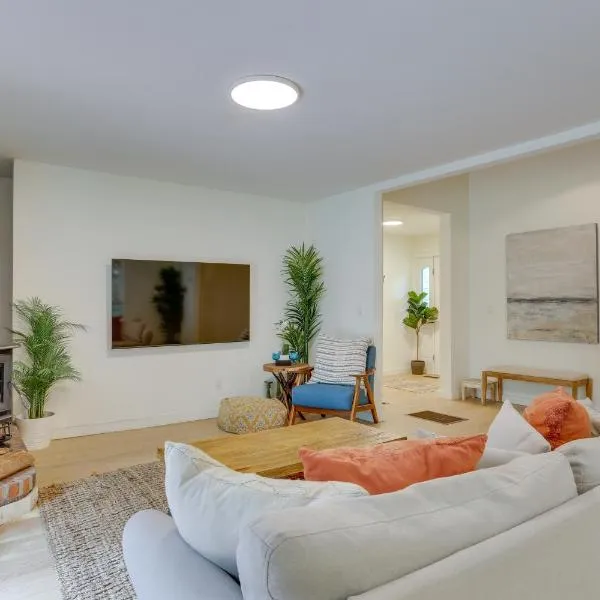 Charming Swan Lake Apartment with Deck!，位于Swan Lake的酒店
