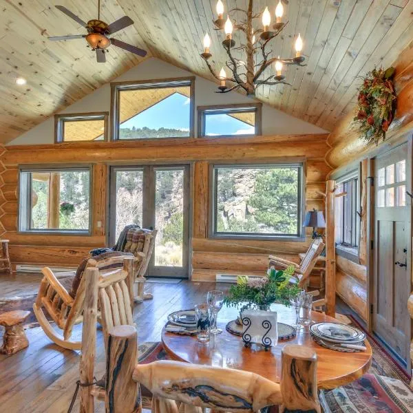 Cozy Riverfront Cabin ~ 1 Mi To Buena Vista，位于布埃纳维斯塔的酒店