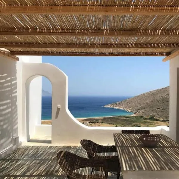 Cyclades, villa surplombant la mer，位于Agia Theodoti的酒店