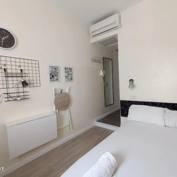 Private rooms near the beach center，位于特拉维夫的酒店