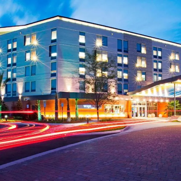 雅乐轩杰克逊维尔塔普公园酒店，位于Carriage Club of Jacksonville Heliport的酒店