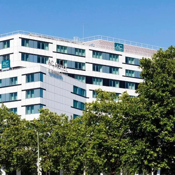 巴黎马约门站万豪AC酒店，位于塞纳河畔卡里耶尔的酒店