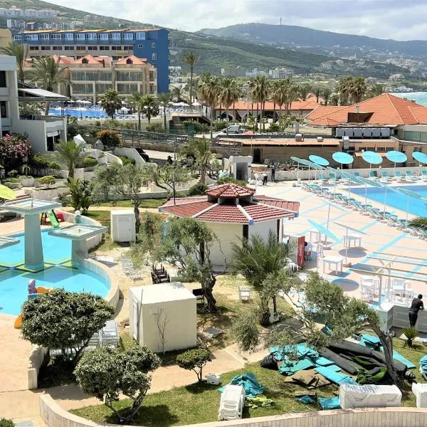 Beachfront Chalet in Aqualand Resort - Batroun，位于拜特龙的酒店