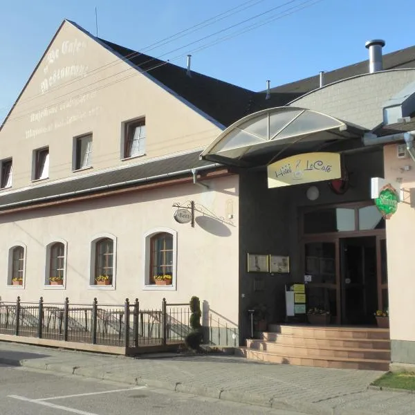咖啡厅酒店，位于摩拉瓦克鲁姆洛夫的酒店