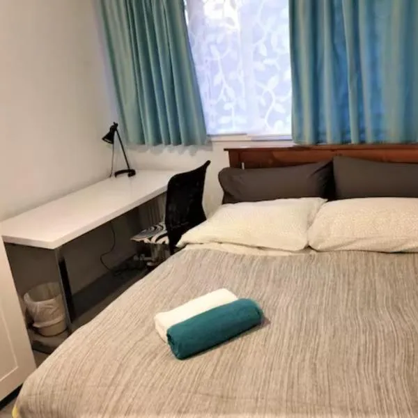 Dana-Private Room in a Shared House-Close to City & ANU-2，位于堪培拉的酒店