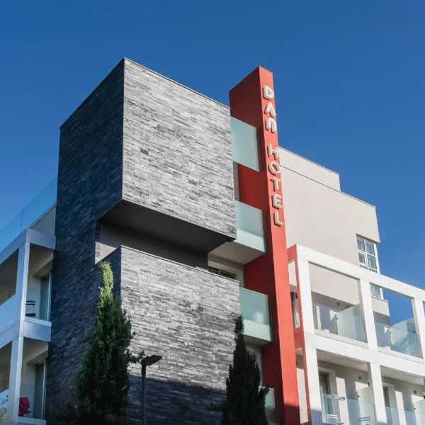 Dan Hotel，位于里乔内的酒店
