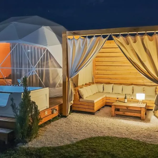 Jewelberry Glamping Hotel Tbilisi，位于Kaspi的酒店