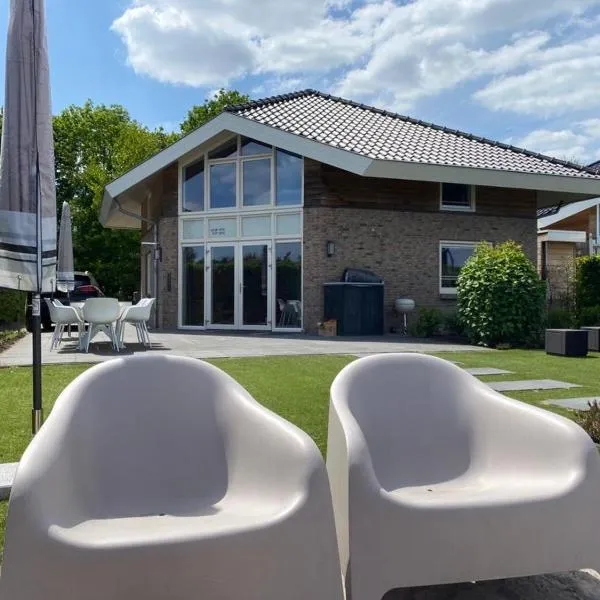 Strandvilla met sauna，位于Westerhaar-Vriezenveensewijk的酒店