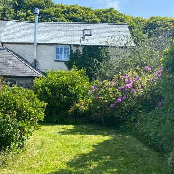 Mayrose Cottage, Charming Cornish Cottage for the perfect escape...，位于卡姆尔福德的酒店