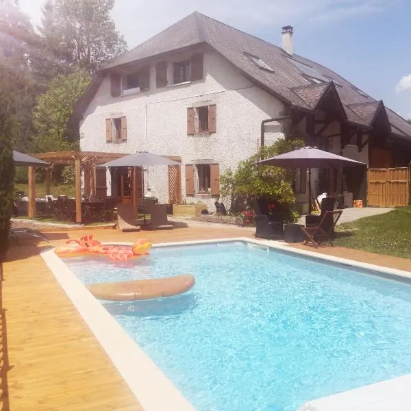 Studio 4 personnes/piscine/proche Annecy-Geneve，位于托朗格利耶尔的酒店