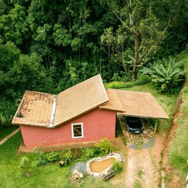 Chalé Cabana com 3 cachoeiras - Mirante para montanhas, Espaço Gourmet Caipira，位于Córrego do Bom Jesus的酒店