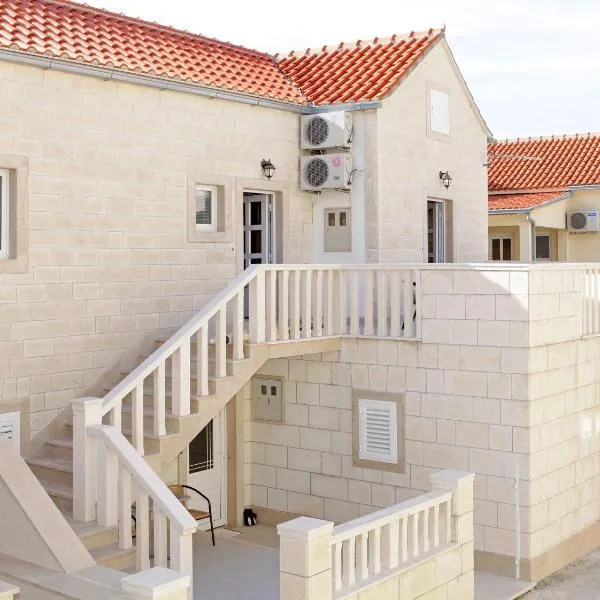 Holiday apartments Lidija，位于波尔的酒店