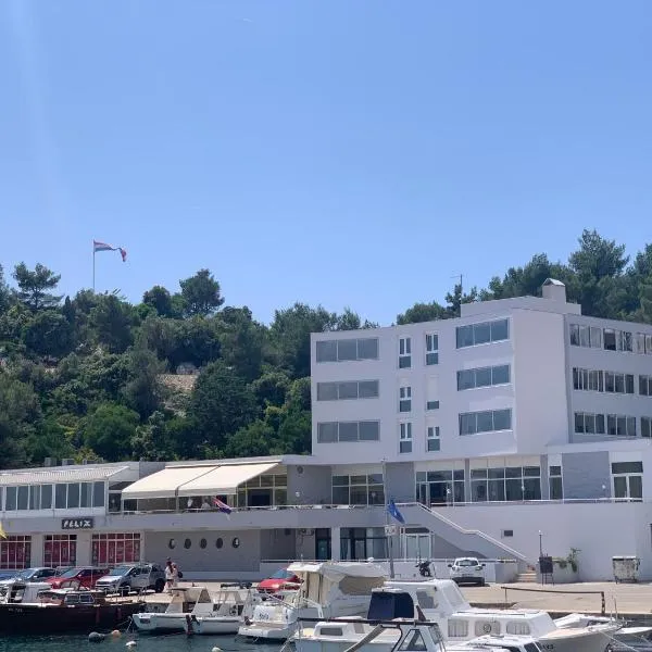 Hotel Tolero，位于Baćina的酒店
