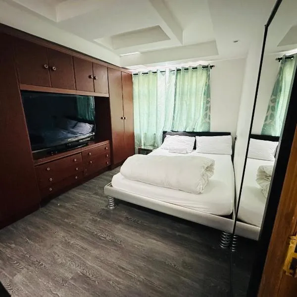 UNIQUE ROOMS! 4beds double bed，位于Farnworth的酒店
