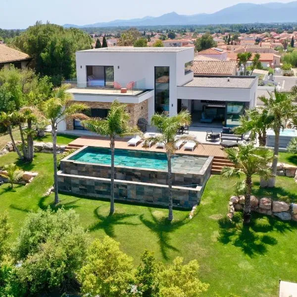 Villa d’exception avec piscine à débordement - vue panoramique，位于Saint-Nazaire的酒店