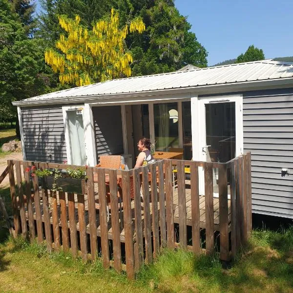 Camping Pré Vologne，位于沃洛格河畔格朗热的酒店