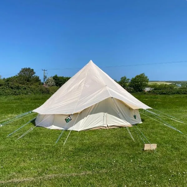 Unfurnished Bell Tent close to SWC path，位于比迪福德的酒店