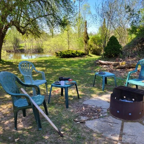 East Pond View Campsite，位于Clinton的酒店