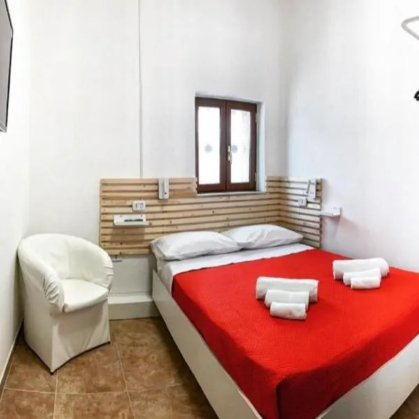 MIRIS home fast and comfortable with self check in 8 minutes walk near Naples airport，位于那不勒斯的酒店