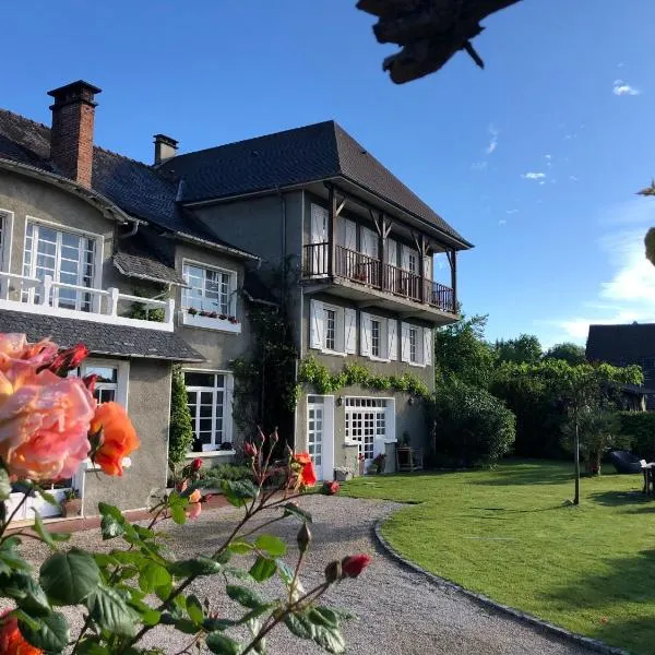Les Hortensias，位于Espoey的酒店