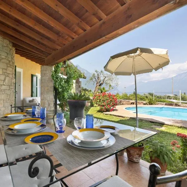 Villa Corneghe with pool，位于托里德尔贝纳科的酒店