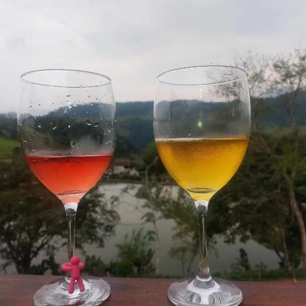 Chalés Pedacinho do Céu entre Penedo e Visconde de Mauá，位于雷森迪的酒店