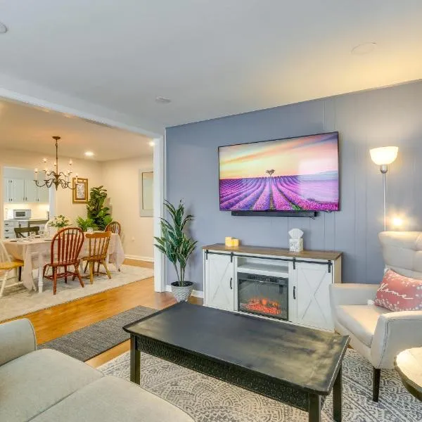 Pet-Friendly Berryville Home Walk to Main Street!，位于Berryville的酒店