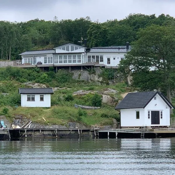 Exclusive house with private boathouse，位于Henån的酒店