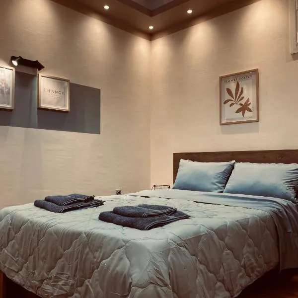 Minimal & cozy apartment ΜΕ ΔΩΡΕΑΝ ΧΩΡΟ ΣΤΑΘΜΕΥΣΗΣ，位于卡瓦拉的酒店