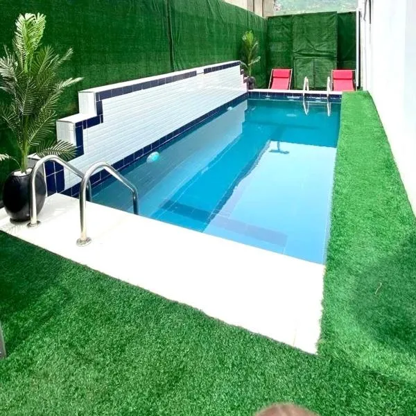 Morak homes - Smart luxury 4-bed with private swimming pool, PS5, snooker, mini gym in reserved secured estate，位于阿布贾的酒店