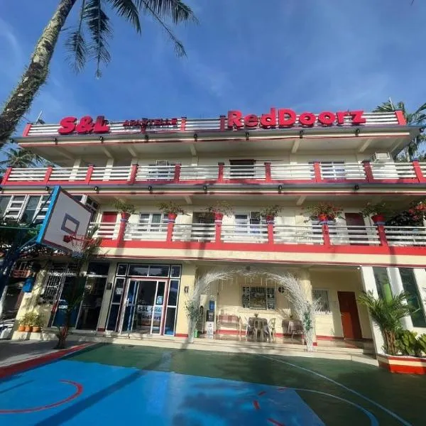RedDoorz S&L Apartelle Daraga Albay，位于Tuburan的酒店