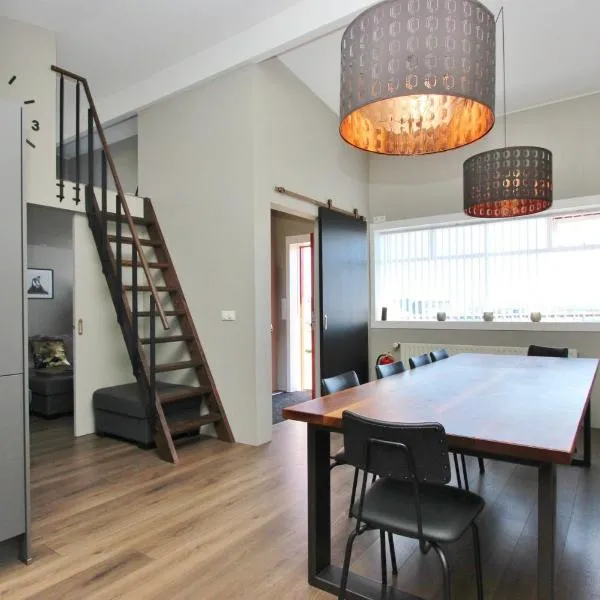 Beautiful house with amazing sea view.，位于达尔维克的酒店