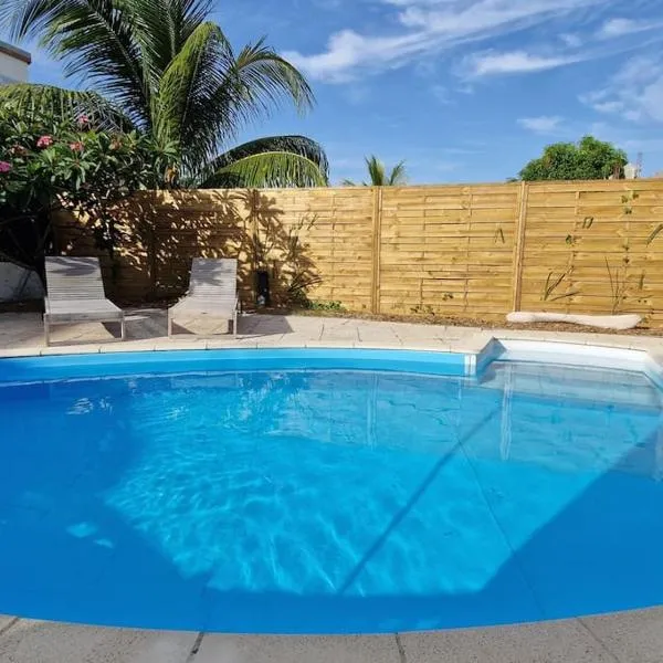 Villa Eden, à 400 mètres de la plage du Souffleur，位于路易港的酒店