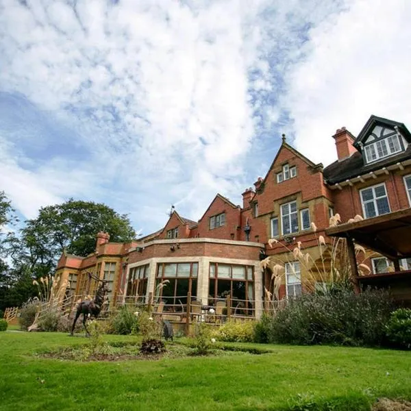 The Mount Country Manor Hotel & Golf Wolverhampton，位于伍尔弗汉普顿的酒店