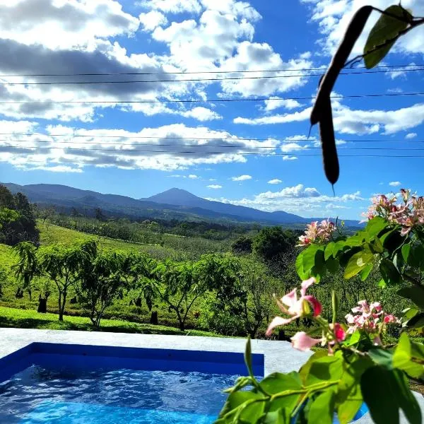Vista al Volcán Tenorio y Montaña，位于San Rafael的酒店