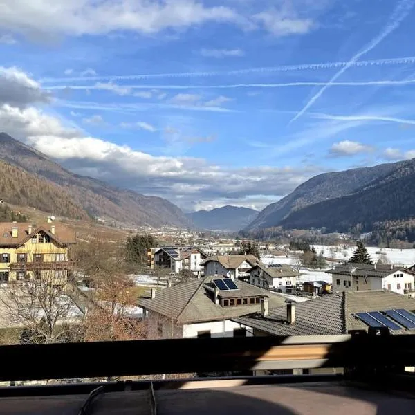 Cozy Mountain View Loft, Val di Sole, Trentino，位于蒙克拉西科的酒店