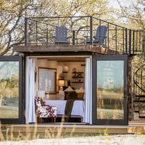New The Lone Star Shipping Container，位于弗雷德里克斯堡的酒店