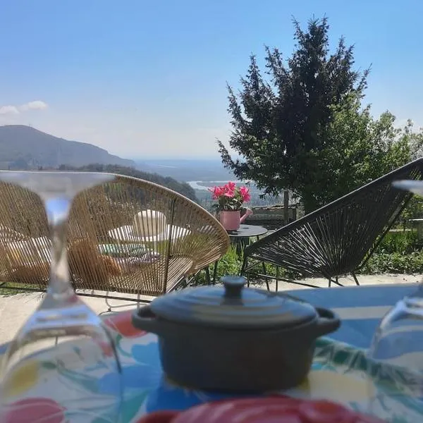 Mimi Pinson Maison cosy style chalet，位于Souclin的酒店