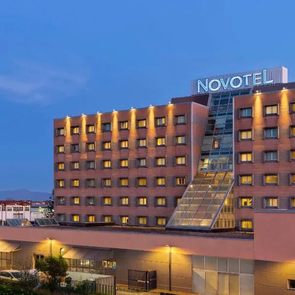 诺富特卡塞塔苏德酒店，位于Cervino的酒店