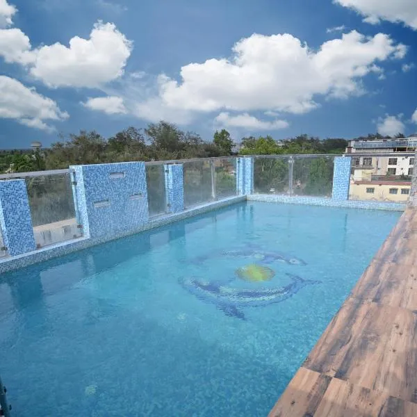 Hotel Silver Land New Digha with Rooftop Pool，位于迪卡的酒店