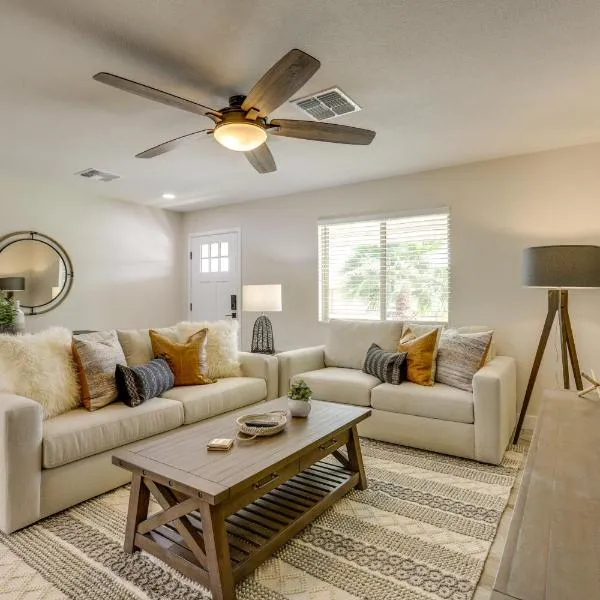 Sun City Retreat with Patio Near Golfing and Hiking!，位于森城的酒店