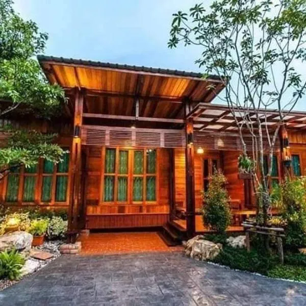 Areeya phubeach resort wooden house，位于Ban Chong Phli的酒店