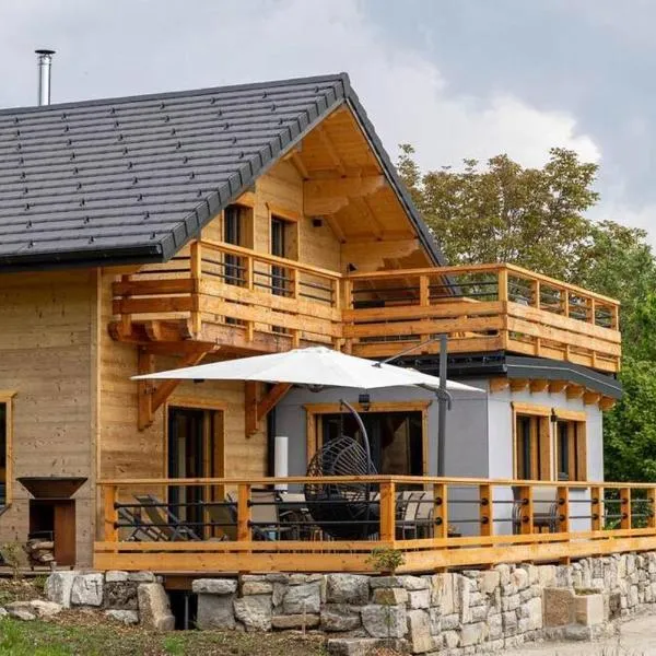 Chalet au coeur du Jura à 5min de la plage de Clairvaux，位于Crillat的酒店