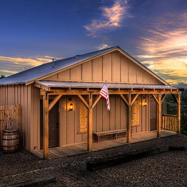 Miners Cabins #1 - Two Double Beds and Private Balcony，位于汤姆斯通的酒店